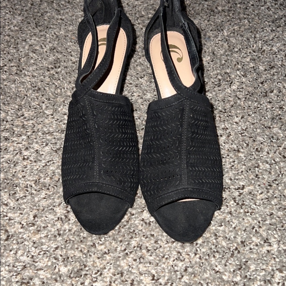 Black heels - Picture 3 of 3